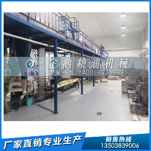 食用油精煉設(shè)備，企鵝糧油機(jī)械有小噸位的樣機(jī)